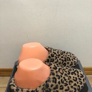 Vionic Women’s Brown Black Leopard Print Fuzzy Slippers Size 8